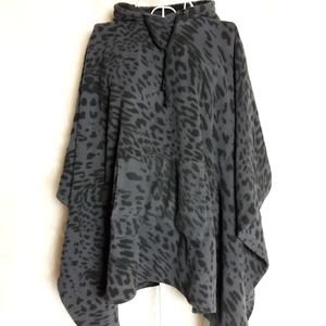 Cuddl Duds Fleecewear Hooded Poncho Gray Cheetah Size S/M